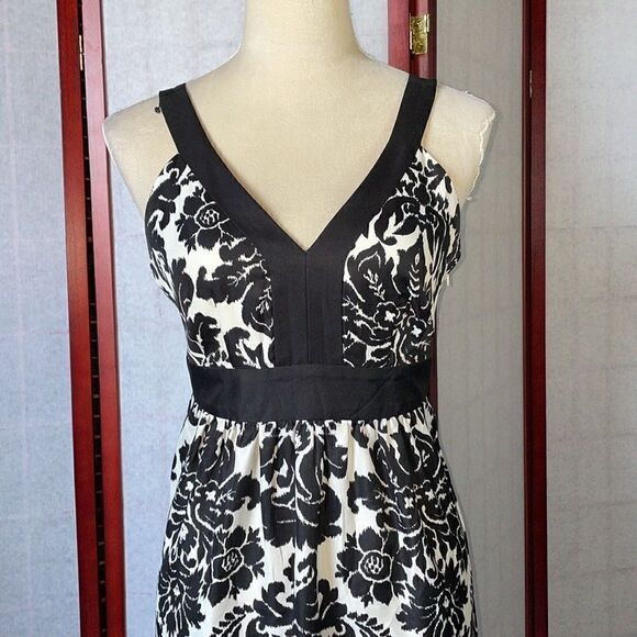 Ann Taylor LOFT Black & White Floral Dress w/Zipper on the Side (Size: 6P) - Picture 4 of 11